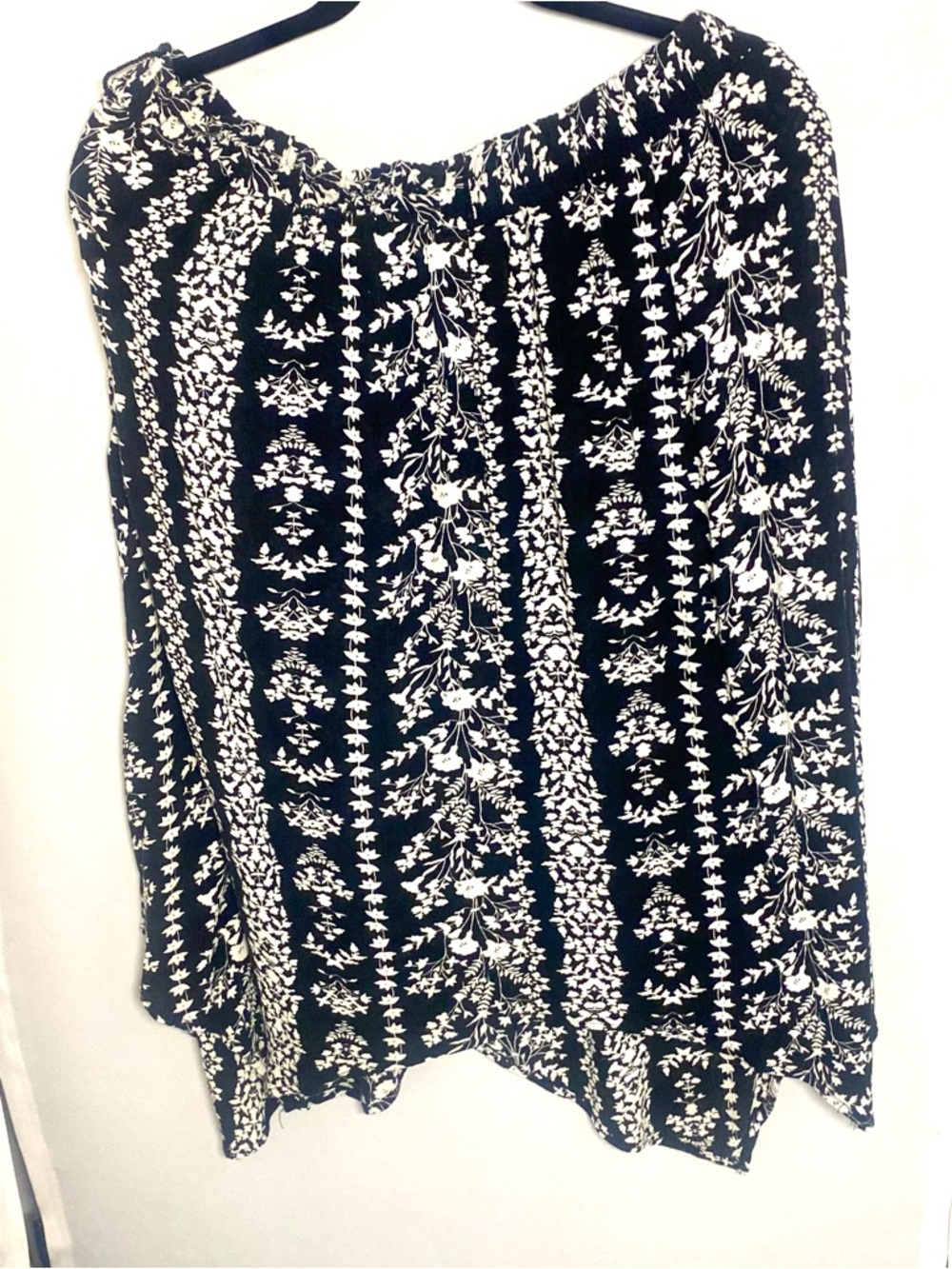 Faded Glory Black and White Floral Midi Skirt